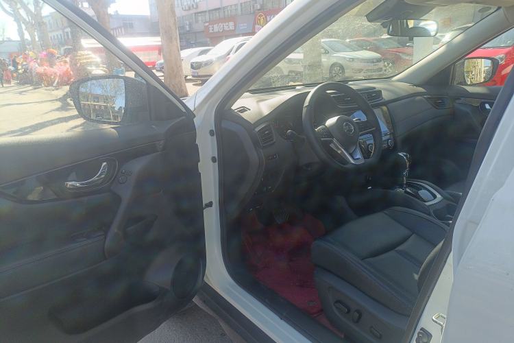 Used Nissan X-Trail 2023 Classic 2.0L Two-Wheel Drive Smart Connect Premium Edition Driver Seat