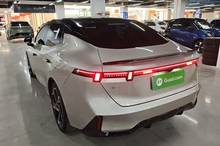 Used Lynk & Co 07 2024 EM-P 126 Long-Range Halo Rear Left 45 Deg