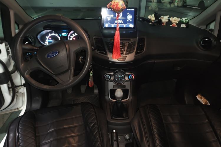 Used Ford Fiesta 2013 Sedan 1.5L Manual Fashion Edition Center Console