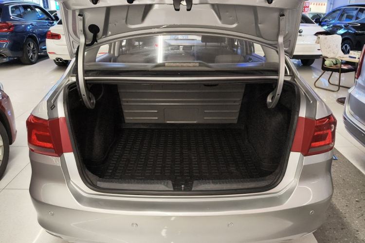 Used Volkswagen Santana 2015 1.6L Automatic Fashion Edition