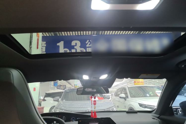 Used Changan UNI-V iDD 2024 Blue Whale Smart Electric iDD 136km ZhiKu Model
