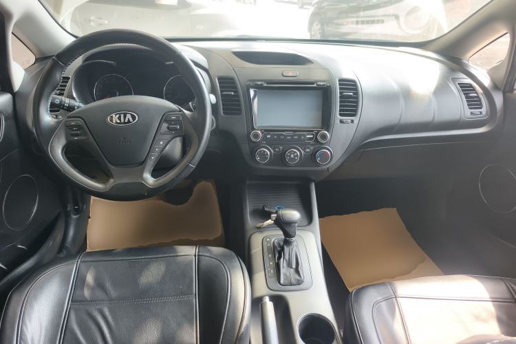 Used Kia K3 2015 1.6L Automatic GLS Center Console