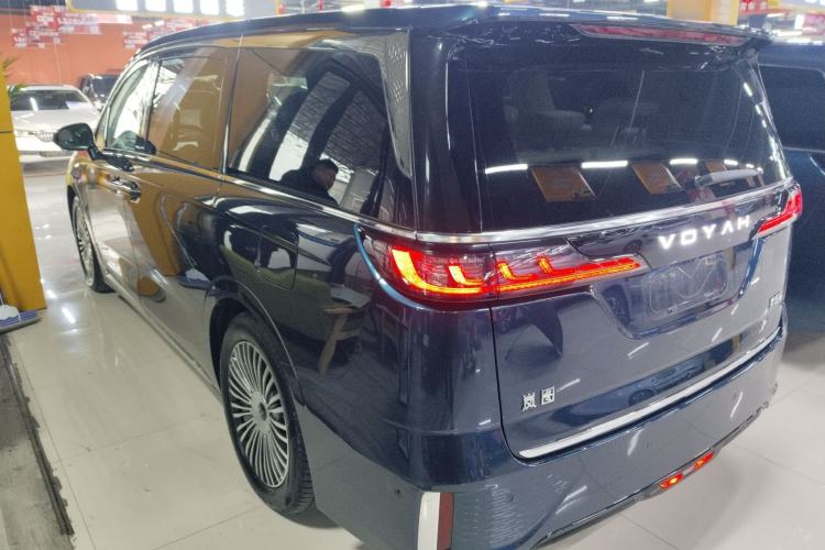 Used VOYAH Dream 2025 PHEV Four-Wheel-Drive Flagship Kunpeng Edition
