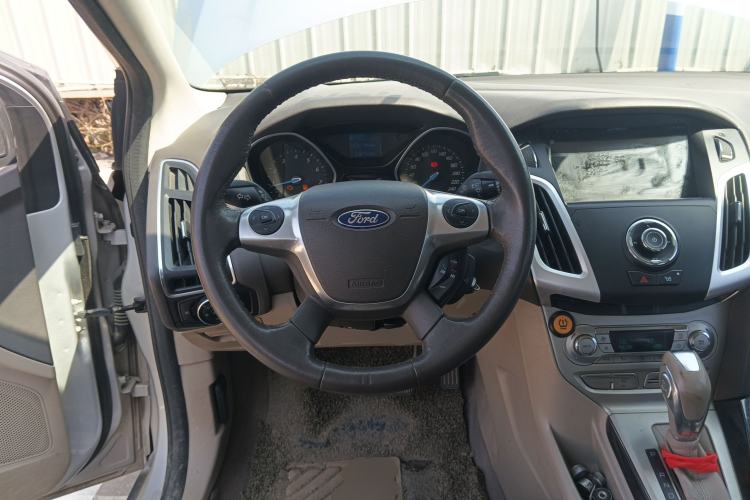 Used Ford Focus 2012 Sedan 1.6L Automatic Fashion Edition Steering Wheel