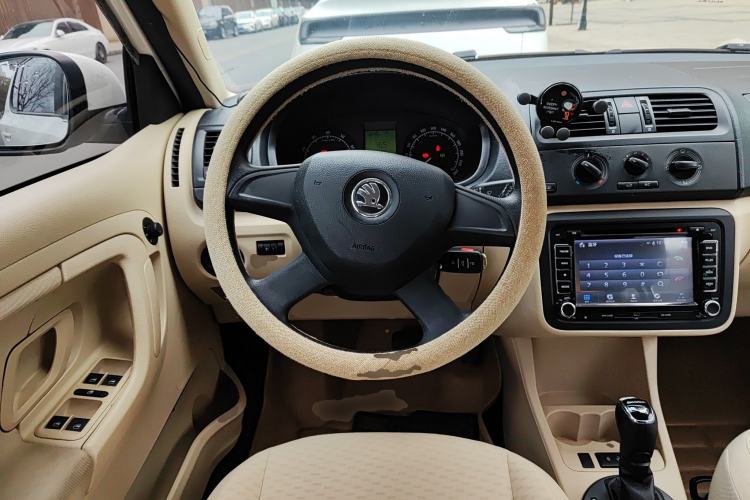 Used Skoda Fabia 2014 1.4L Automatic Crystal Edition
