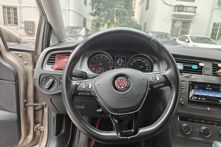 Used Volkswagen Golf 2016 230TSI Automatic Luxury Version
