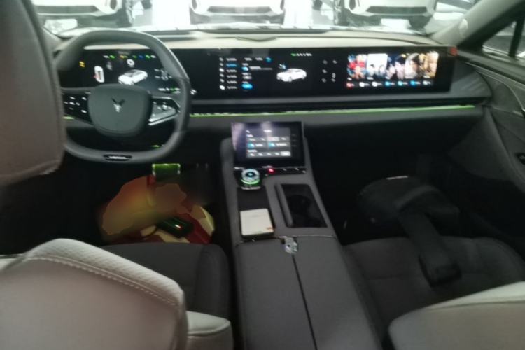 Used VOYAH PASSION 2024 PHEV Four-Wheel Drive Ultra-Long Range Flagship Model
