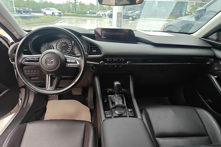 Used Mazda 3 Axela 2020 2.0L Automatic Zhiya Edition Center Console