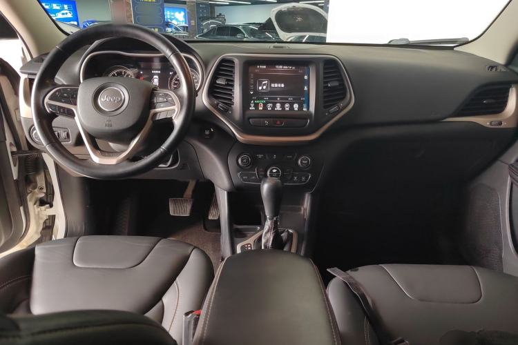 Used Jeep Cherokee 2016 2.0L Superior Edition
