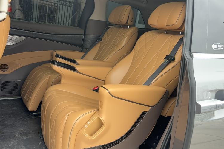 Used Denza D9 2022 DM-i 1040 Prestige Model