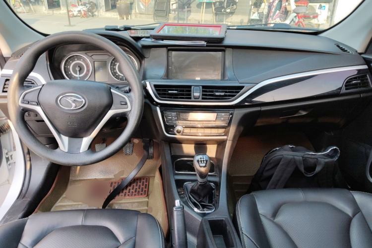 Used Soueast V5 Lingzhi 2015 Plus 1.5L Manual Smart Edition Center Console