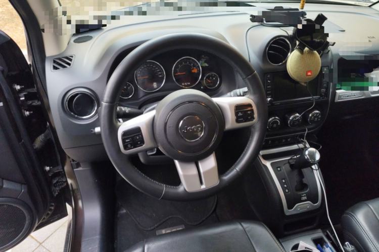 Used Jeep Compass 2014 2.0L two-wheel drive luxury version Steering Wheel