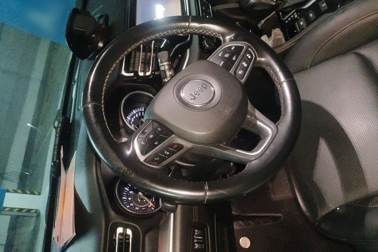 Used Jeep Grand Commander 2018 2.0T Four-Wheel Drive Smart Enjoyment Version China V Emission Standard
