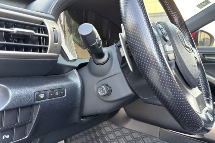 Used Lexus IS 2015 200t F SPORT
