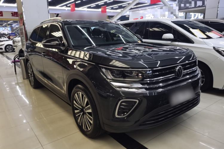 Used Volkswagen Tavendor 2023 330TSI Luxury Touring Edition Front Right 45 Deg