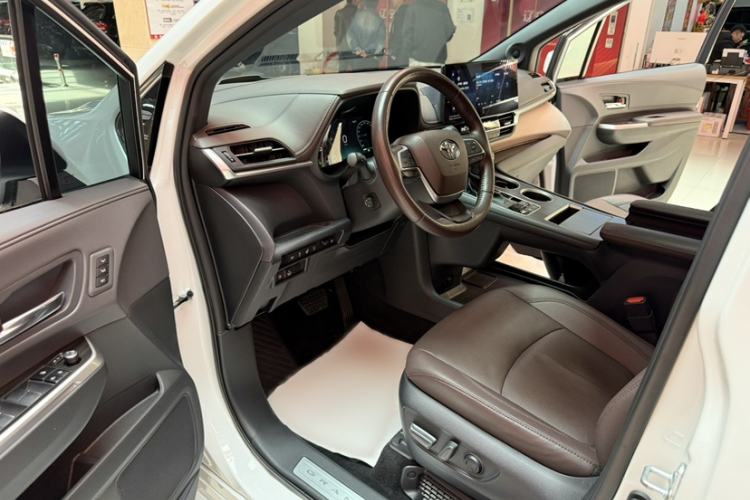 Used Toyota Granvia 2023 2.5L Hybrid Flagship VIP Edition
