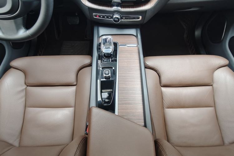 Used Volvo XC60 2023 B5 4x4 Smart Luxury Edition