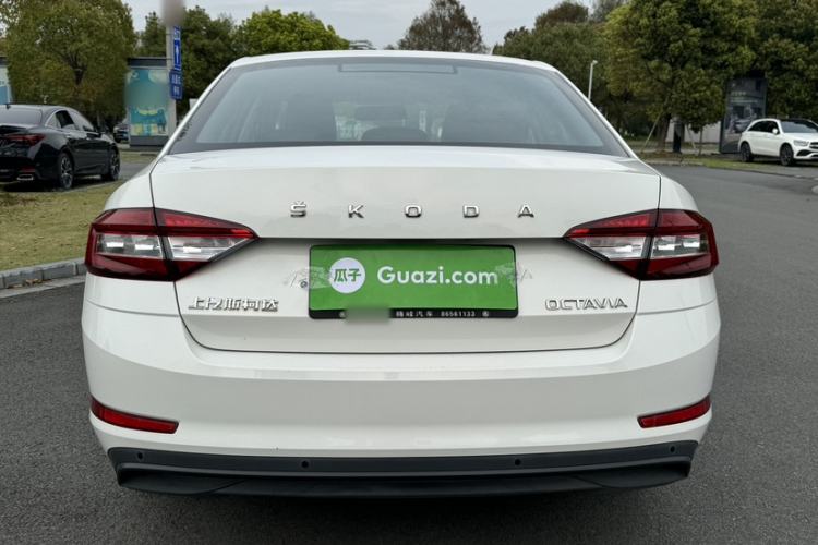 Used Skoda Octavia 2019 1.5L Automatic SmartDrive Comfort Edition China VI Standard Exterior 4