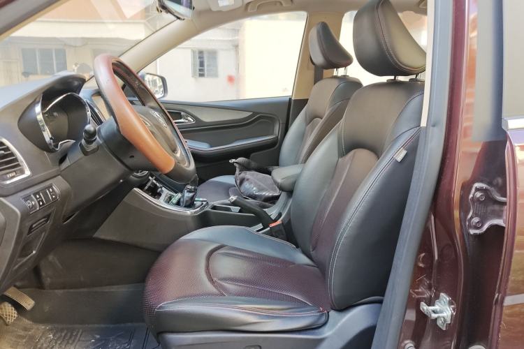 Used Baojun 560 2015 1.8L manual luxury version