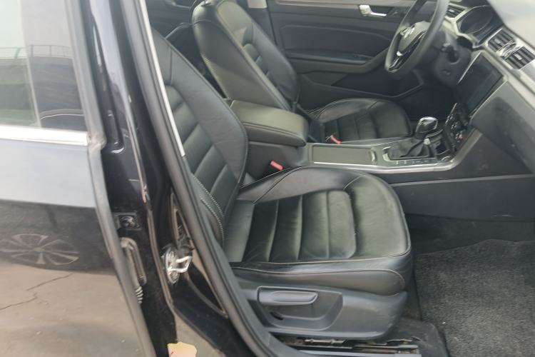 Used Volkswagen Passat 2017 330TSI DSG Luxury Edition
