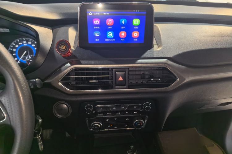 Used Dongfeng Fengon S560 2018 1.8L Manual Comfort 7-Seater Center Console