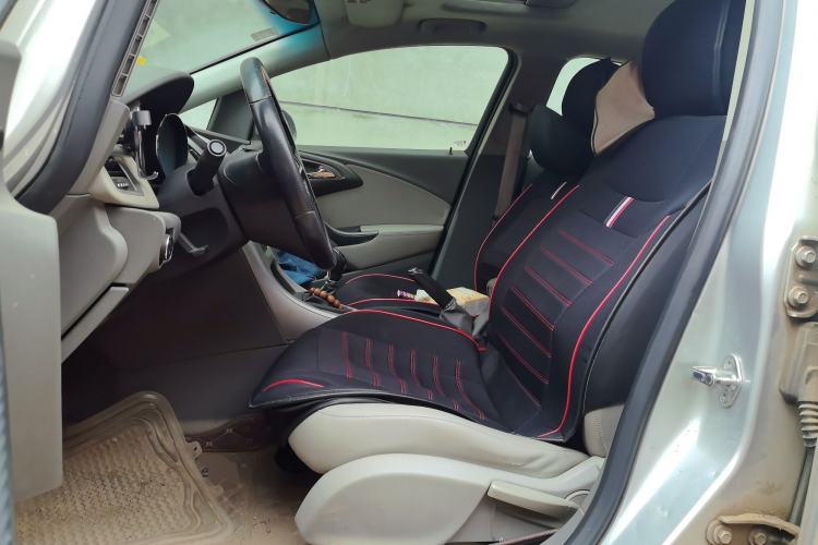 Used Buick GT 2010 XT 1.6L Manual Entry-Level Model
