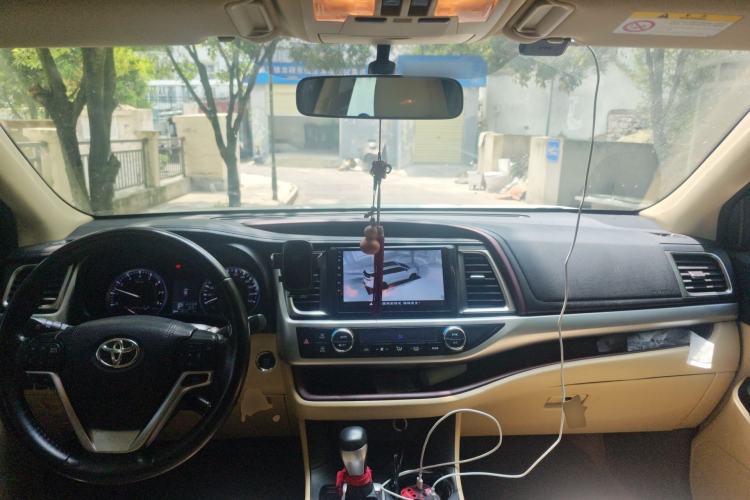 Used Toyota Highlander 2015 2.0T Four-Wheel Drive Luxury Edition 7-Seater Center Console