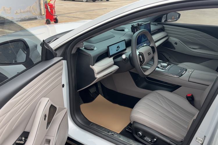 Used Geely Galaxy 8 2025 130km EM-i Flagship Edition Driver Seat