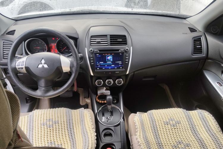 Used Mitsubishi ASX 2013 2.0L CVT Two-Wheel Drive Elite Edition Center Console