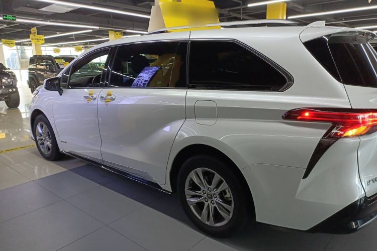 Used Toyota Sienna 2021 2.5L Hybrid Platinum Edition
