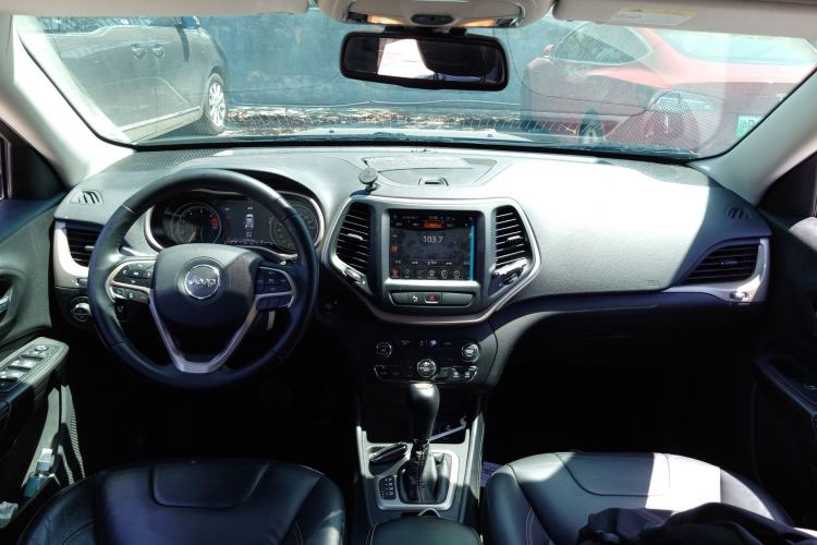 Used Jeep Cherokee 2016 2.4L Leading Smart Version Center Console