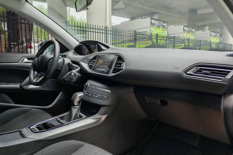 Used Peugeot 308S 2015 1.6T Automatic Jingchi Edition
