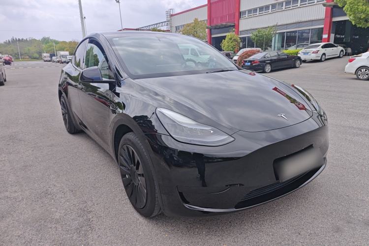 Used Tesla Model Y 2023 Rear-Wheel-Drive Version Front Right 45 Deg