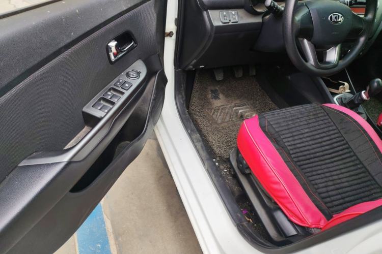 Used Kia K2 2012 Sedan 1.4L MT TOP Commemorative Edition Driver Seat