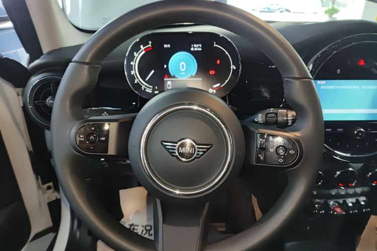 Used MINI 2023 Updated 1.5T COOPER Artist Five-Door Edition Steering Wheel