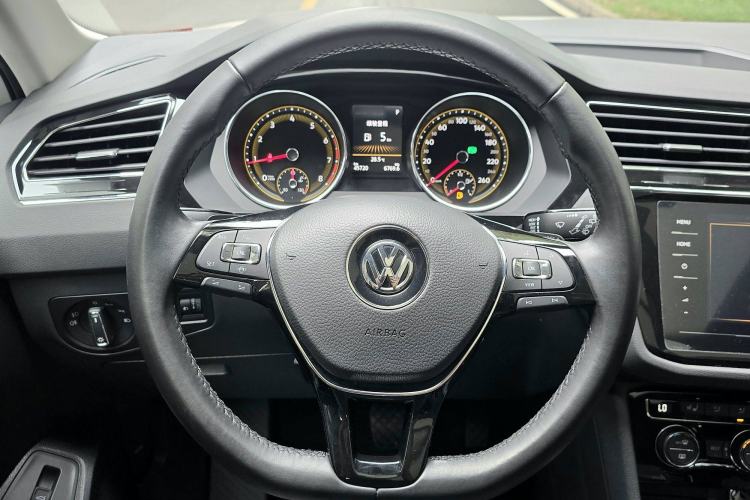 Used Volkswagen Tiguan L 2019 Revised 330TSI Automatic Two-Wheel Drive Smart & Luxury Edition China VI Standard