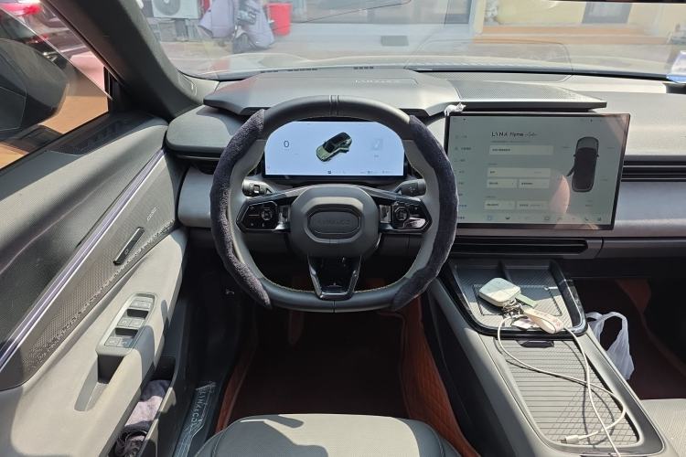 Used Lynk & Co 08 EM-P 2025 120km Long-Range Pro Steering Wheel