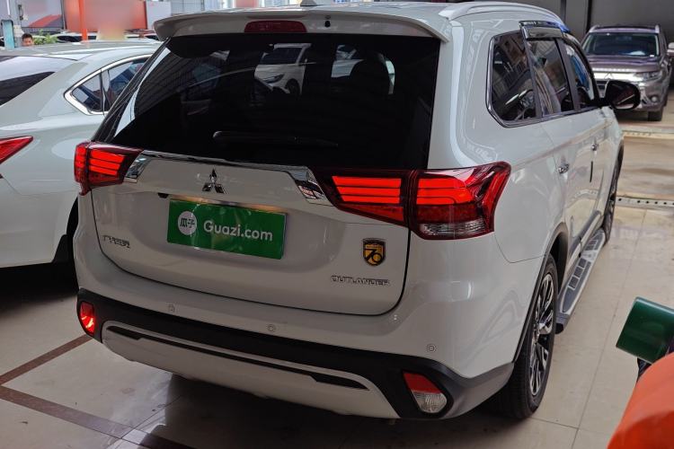Used Mitsubishi Outlander 2019 2.4L Two-Wheel Drive ZhiXing Version 5 Seats China V Emission Standard Rear Right 45 Deg