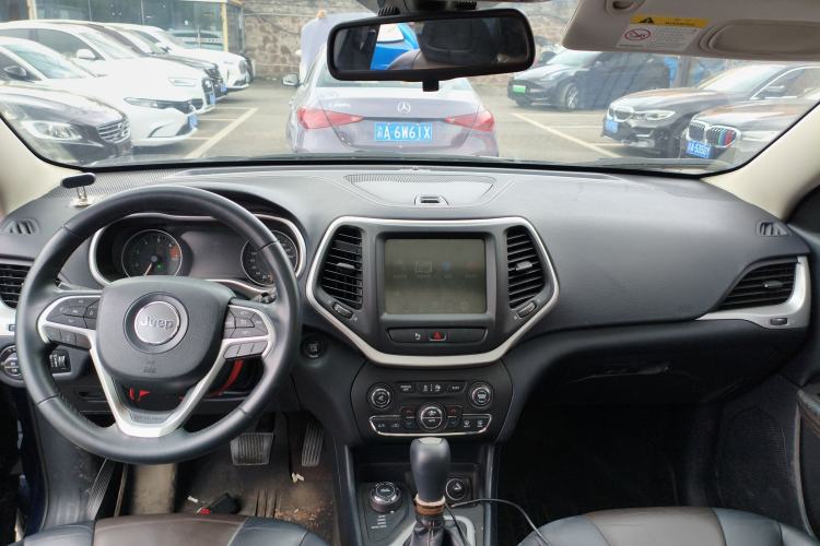 Used Jeep Cherokee 2016 2.4L Professional Smart Version Center Console