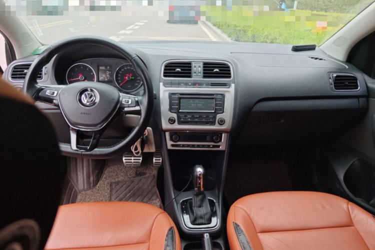 Used Volkswagen Polo 2014 1.6L Cross Polo Automatic Center Console