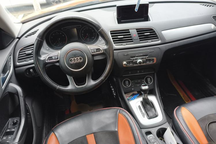 Used Audi Q3 2017 30 TFSI Fashion Model Center Console