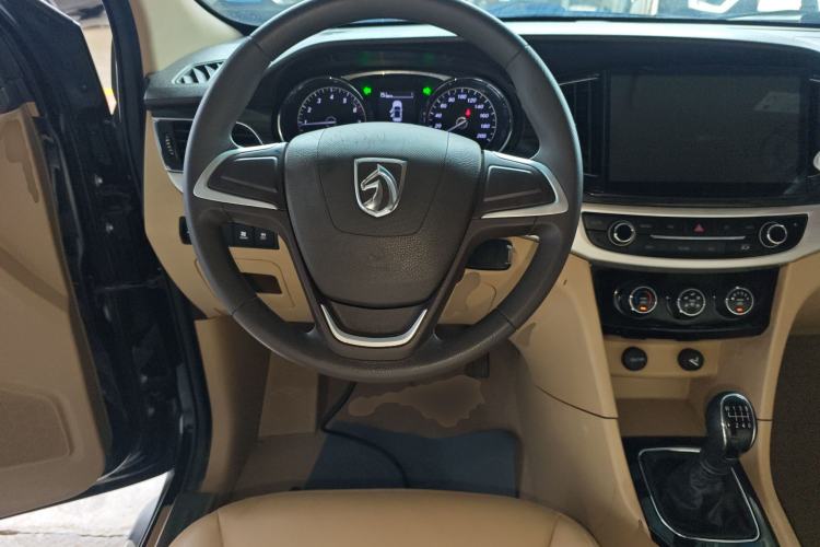 Used Baojun 730 2016 1.5T Manual Comfort Version 7 Seats