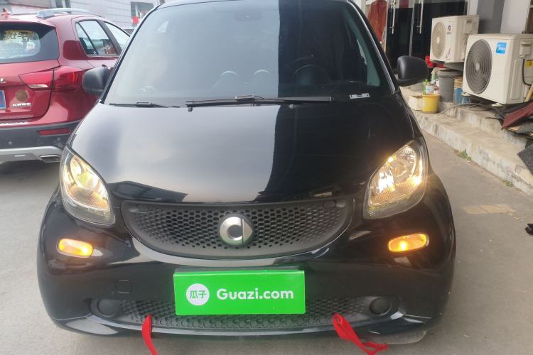 Used smart fortwo 2015 1.0L 52 kW hardtop Dynamic version
