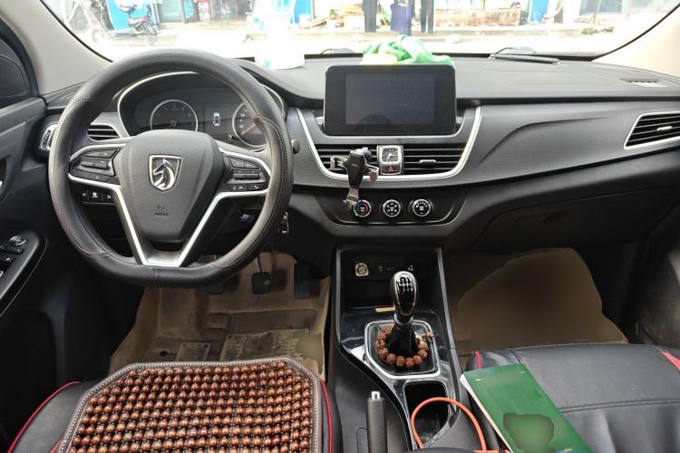 Used Baojun 730 2019 1.5L Manual Fashion Model 7-seater National V
