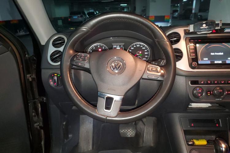 Used Volkswagen Tiguan 2016 300TSI Automatic All-Wheel Drive Luxury Edition Steering Wheel