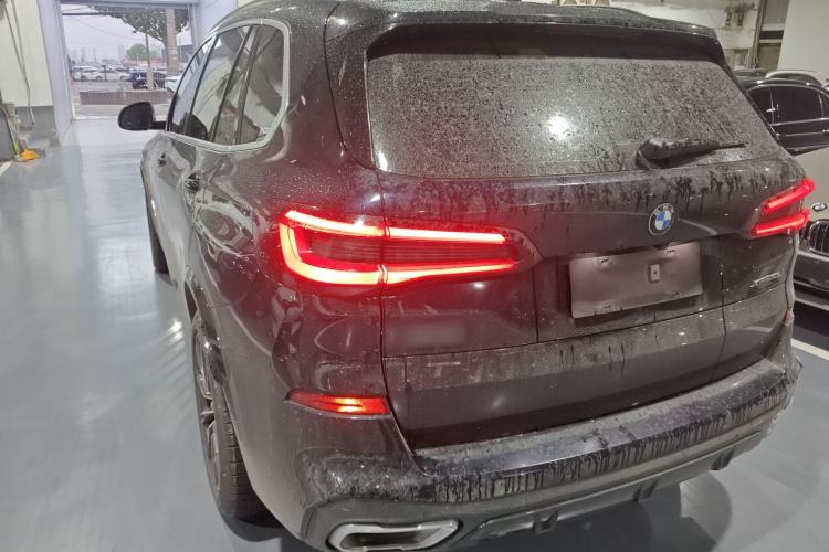 Used BMW X5 2022 xDrive 30Li Luxury M Sport Package
