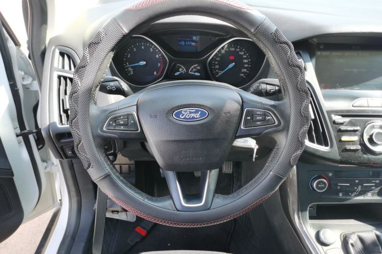 Used Ford Focus 2017 Hatchback EcoBoost 125 Manual – Ultra-Performance Style SmartDrive Edition