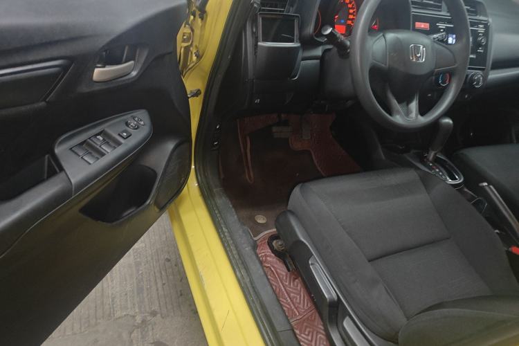 Used Honda Fit 2014 1.5L LX CVT Comfort Model Driver Seat