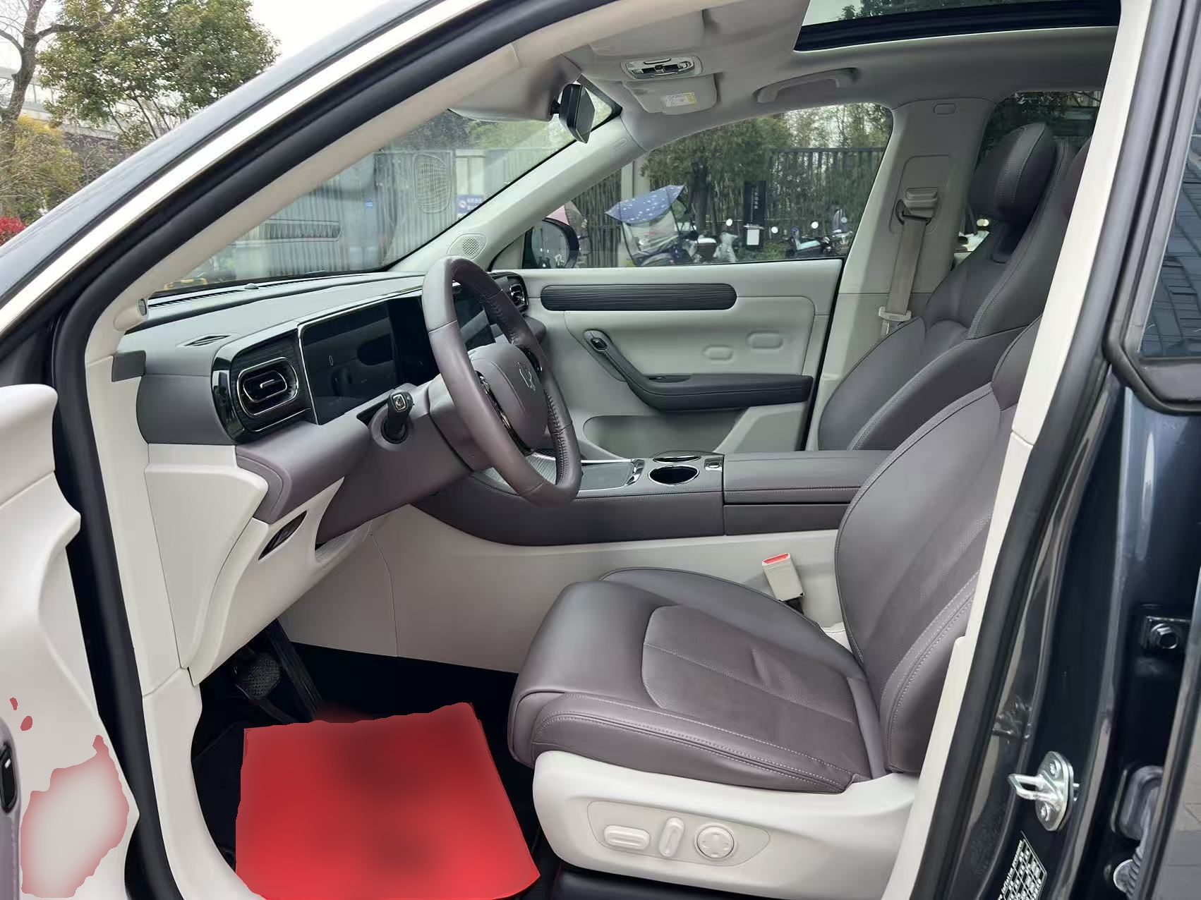 Переднее сиденье в автомобиле