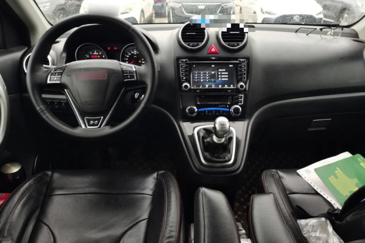Used Haval H6 2013 Upgraded Model 1.5T Manual Two-Wheel Drive Elite Version Center Console
